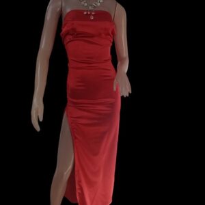 Vestido de Satén Regulable – Colores Champagne, Esmeralda y Rojo