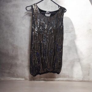 Marca Zara woman. Vestido de lentejuelas con puñito en su parte inferior