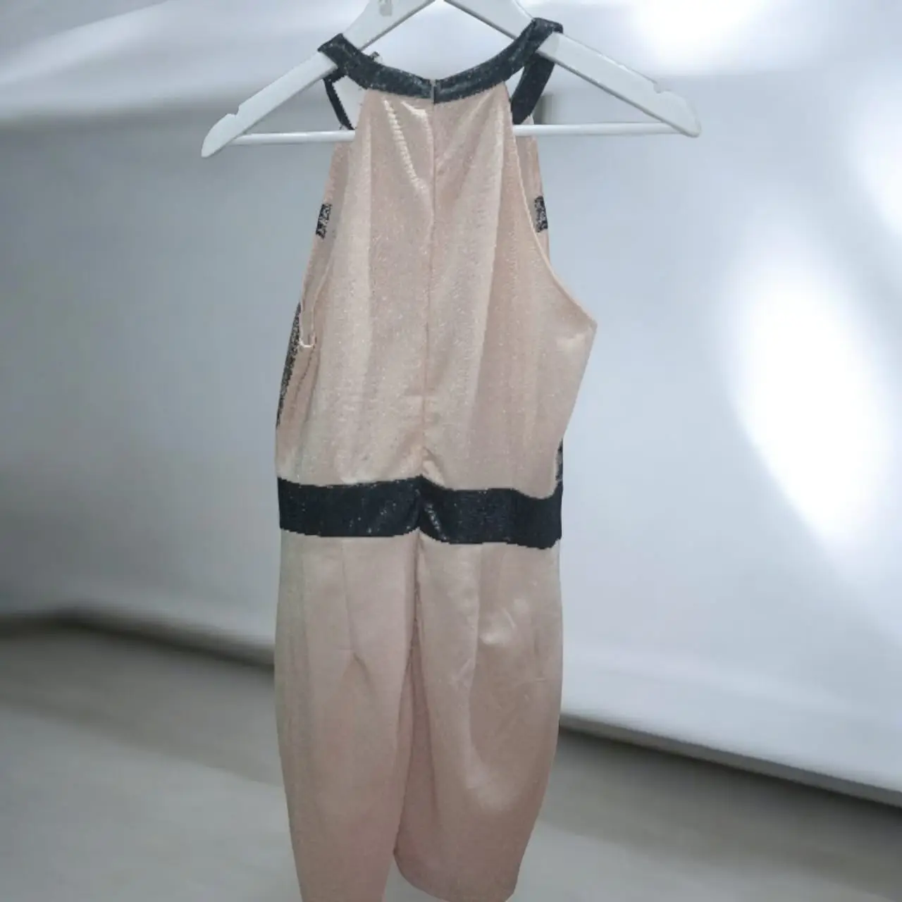 Vestido fino champagne con encaje - Image 2