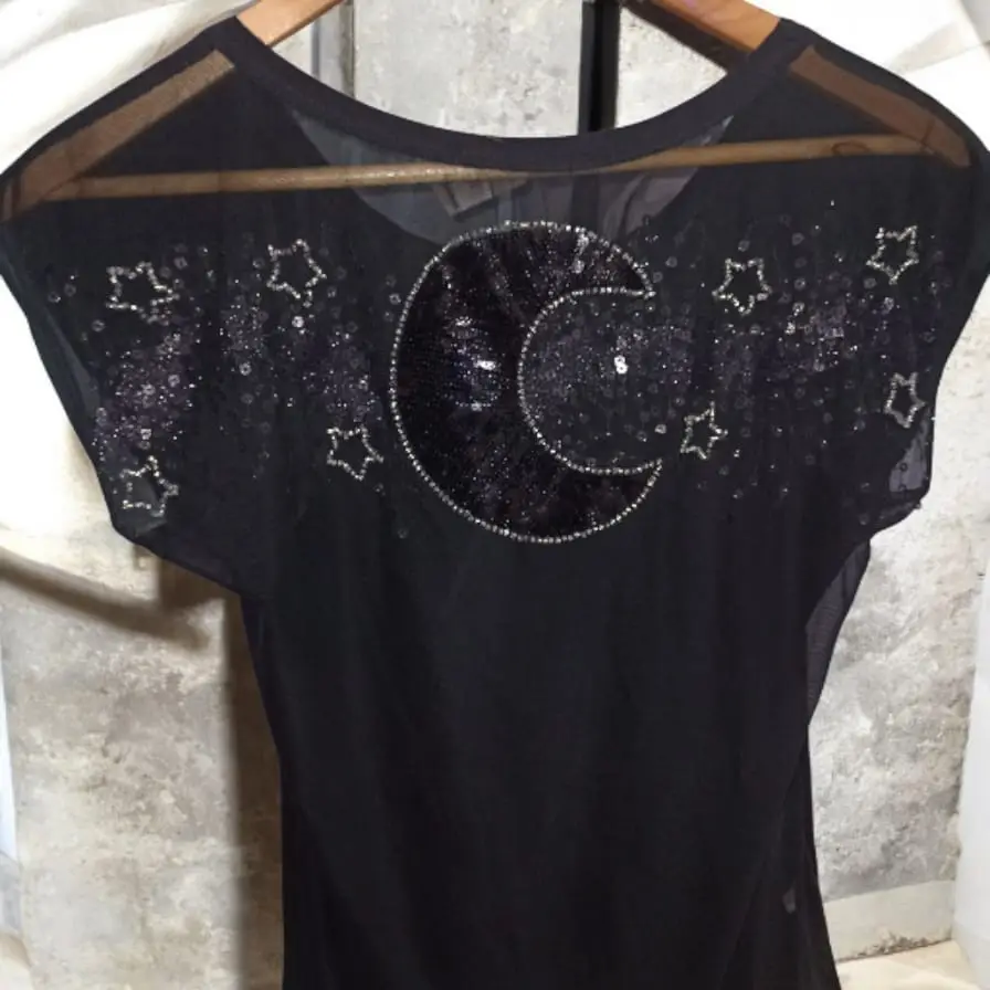 Remera Negra de Algodón con Espalda en Tul - Image 2